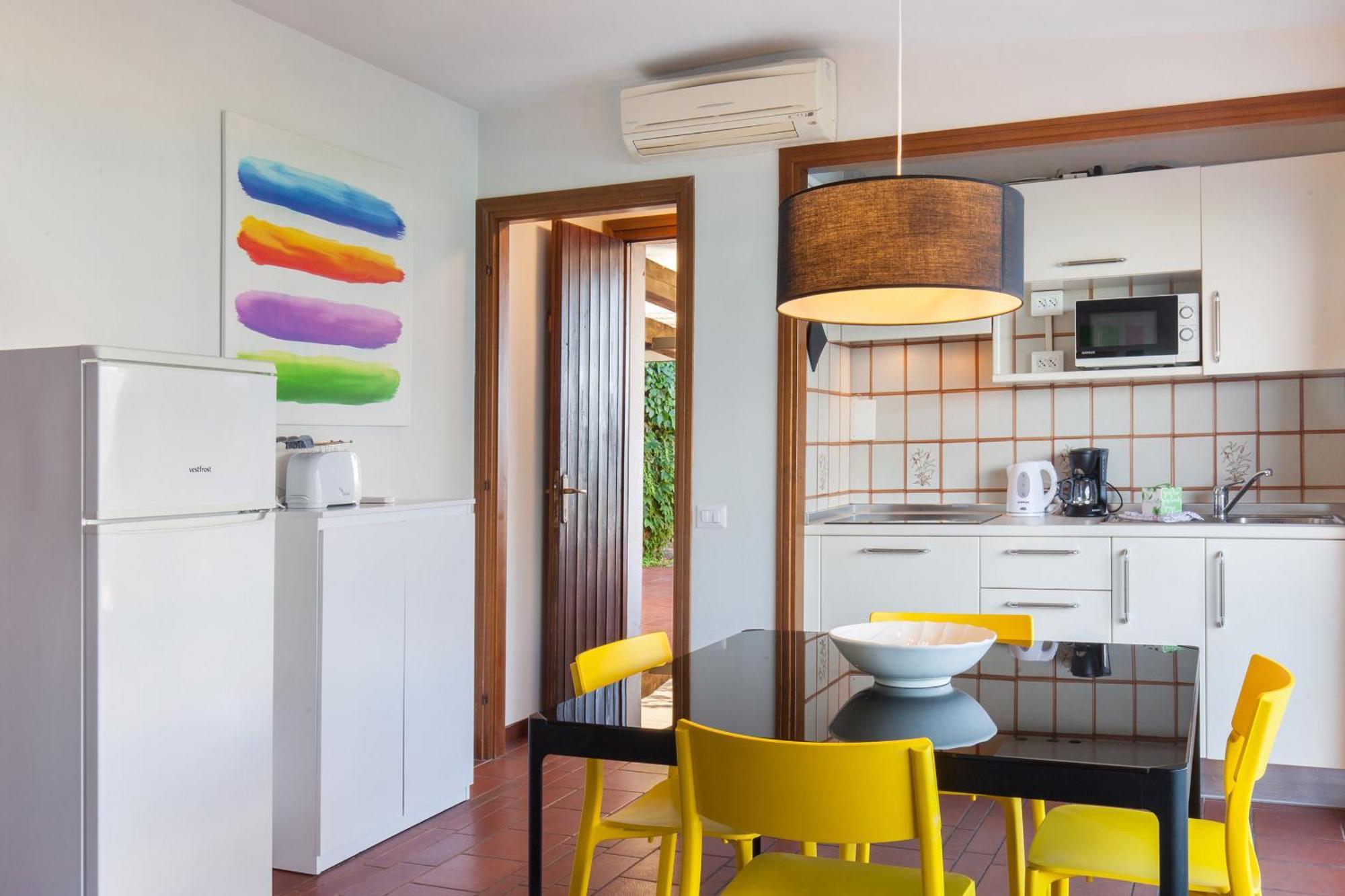 Ferienwohnung Watercolor Loft Torri Del Benaco Exterior foto