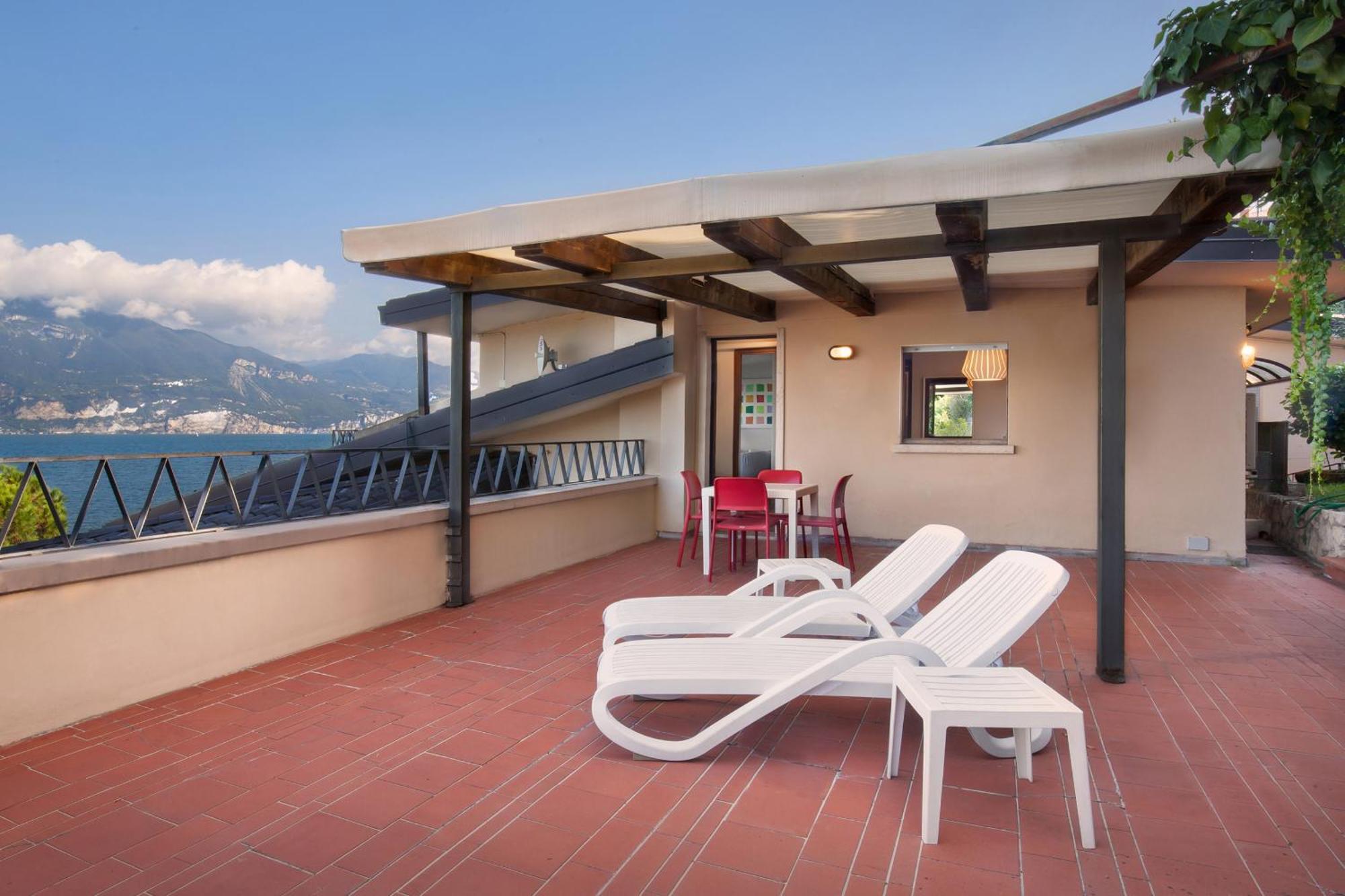 Ferienwohnung Watercolor Loft Torri Del Benaco Exterior foto