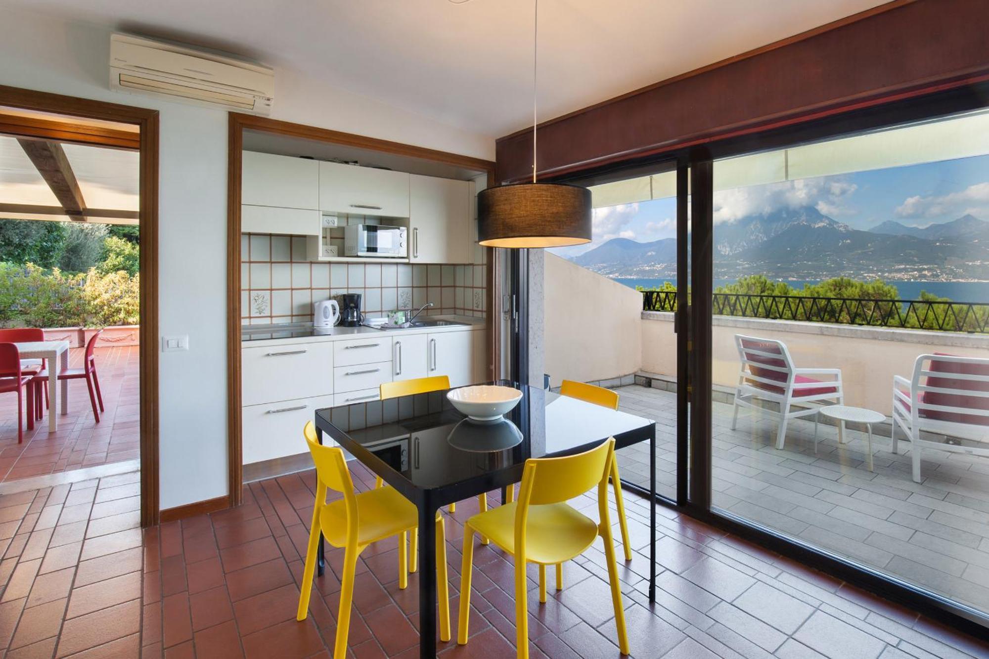 Ferienwohnung Watercolor Loft Torri Del Benaco Exterior foto